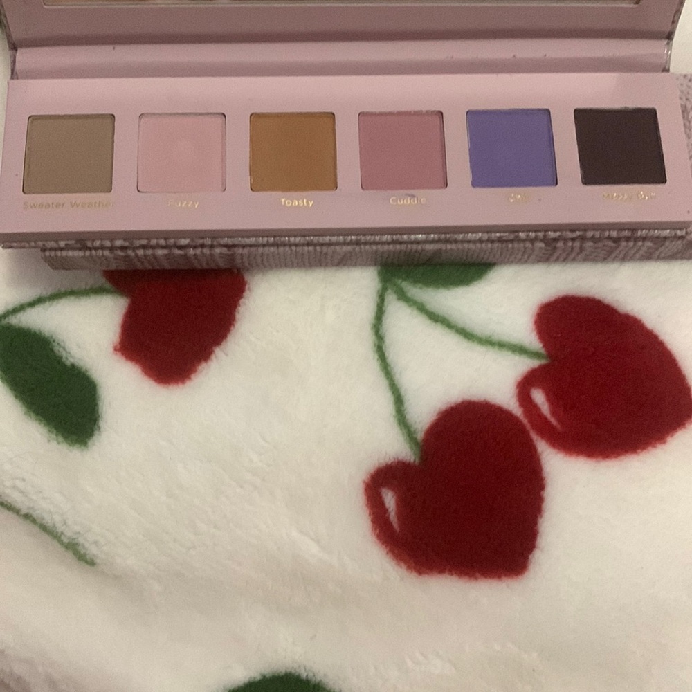 Dominique Cosmetics Sweater Weather Eye Shadow Palette